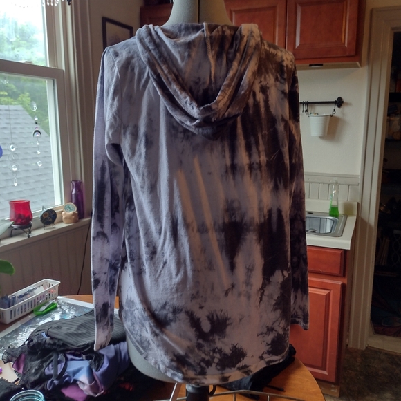 Tie dye pull over hooded long sleeve T-shirt - Picture 3 of 3